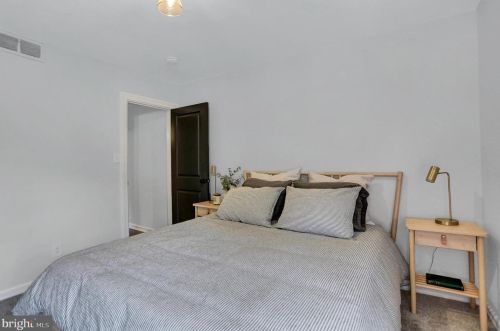 1053 Wayne Ave, Carlisle PA  17013-1640 exterior