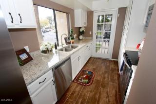 5037 New World Dr, Glendale, AZ 85302-5023