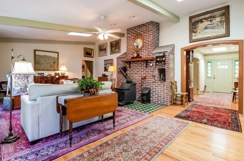 205 Lindley Ave, North Kingstown RI  02852-5761 exterior