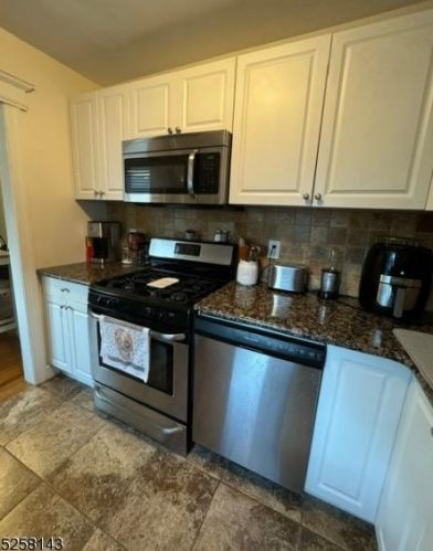 302 Deal Lake Dr, Tinton Falls NJ  07712-5183 exterior