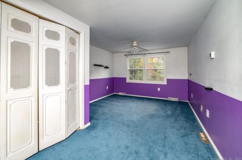 15 Independence Ln, North Haven CT  06473-1517 exterior