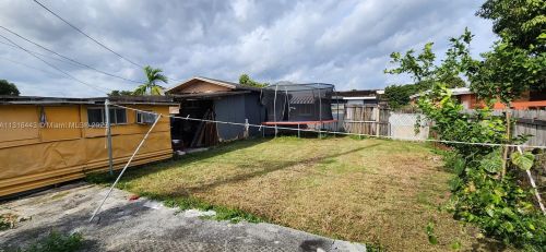 534 20th St, Hialeah, FL 33010-2427