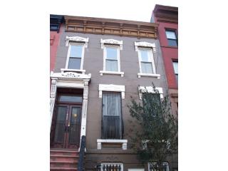 862 Lafayette Ave, Brooklyn, NY 11221-1902