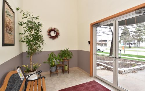 3243 92nd St, Milwaukee WI 53227-2742 exterior