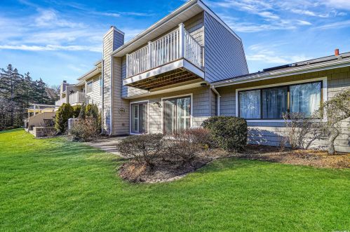 162 Boathouse Ln, Bayshore, NY 11706-8134