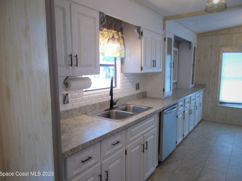 927 Hyacinth Cir, Sebastian FL  32976-7668 exterior