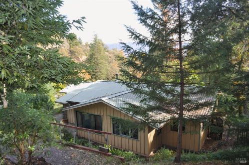 665 Spanish Canyon Dr, Ukiah, CA 95482-6838