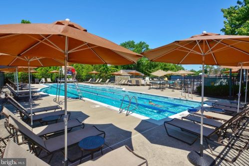 43527 Butler Pl, Leesburg VA 20176-7428 exterior