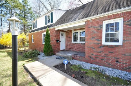 49 Webb St, Windsor Locks, CT 06096-2516