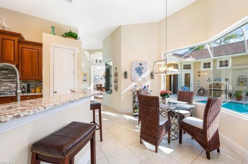 574 Eagle Creek Dr, Naples, FL 34113-8016