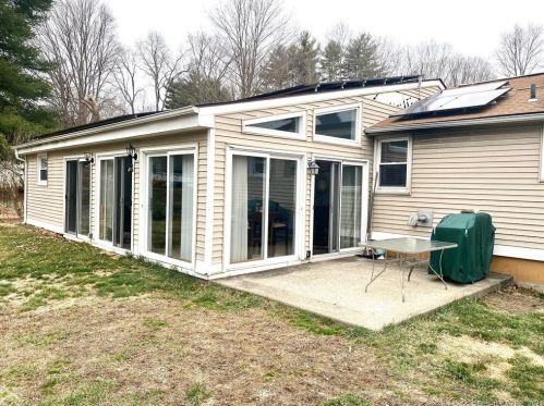 4 Poulin Dr, Putnam CT  06260-1010 exterior