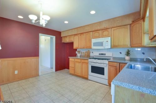 6 Sandra Rd, East Amwell Township NJ  08551-1009 exterior