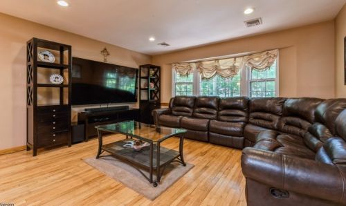 53 Grove Ave, Greystone Park, NJ 07950-2024