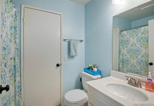 33551 Maplewood Ct, Temecula CA  92592-1832 exterior