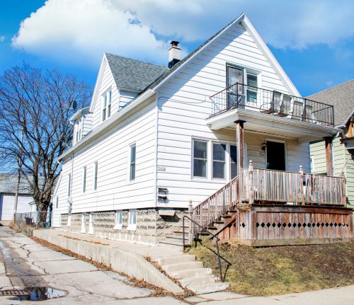 3343 Pierce St, Milwaukee, WI 53215-1121