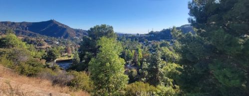 3270 Kirkham Dr, Glendale, CA 91206-1125