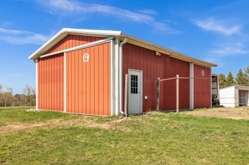 786 Decorah Rd, West Bend WI  53095-8112 exterior