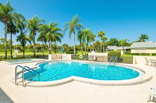 102 Greens Blvd, Lehigh Acres, FL 33936-5285