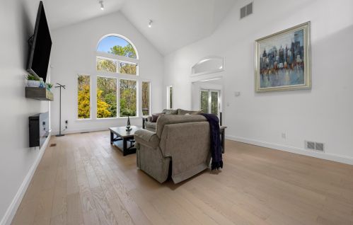 5 Elizabeth Cir, Mashpee MA 02649-2295 exterior