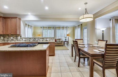 8059 Paper Birch Dr, Lorton, VA 22079-5655