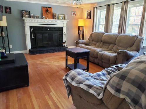 299 Old River Rd, Lincoln, RI 02838-1038