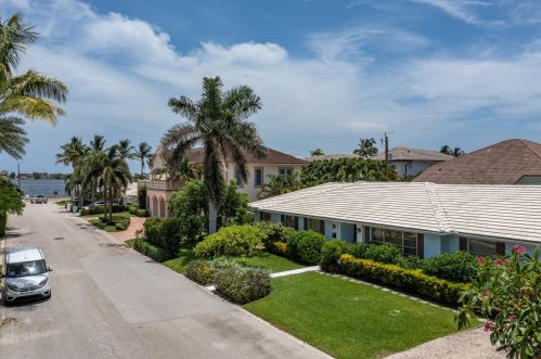 130 Elwa Pl, West Palm Beach, FL 33405-4108