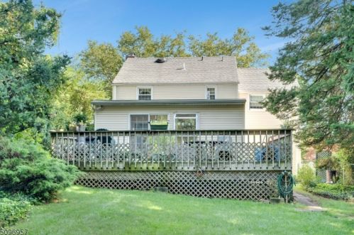 7 Woodland Ave, Verona, NJ 07044-2821