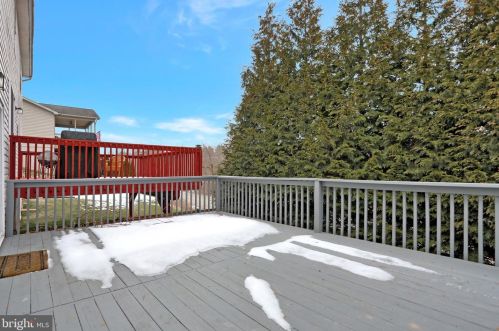 10 Lexington Dr, Hanover PA 17331-8657 exterior