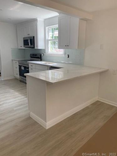 27 Hawthorne Dr, Norwalk CT  06851-4113 exterior