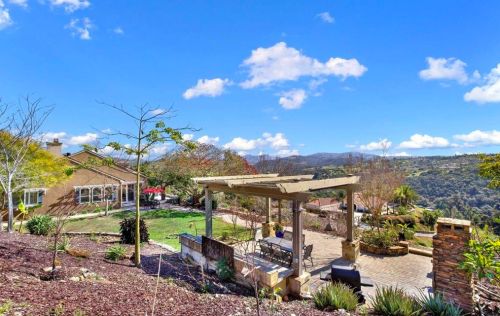 30419 Canyon Estates Rd, Vista CA  92084-1043 exterior