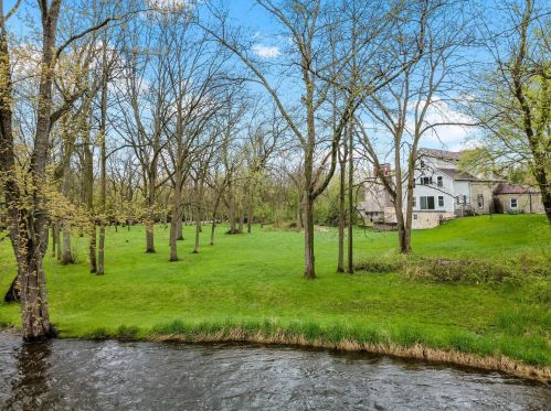 7198 River Dr, West Bend WI  53090-1163 exterior