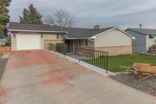 505 Viewcrest Pl, Selah, WA 98942-1139