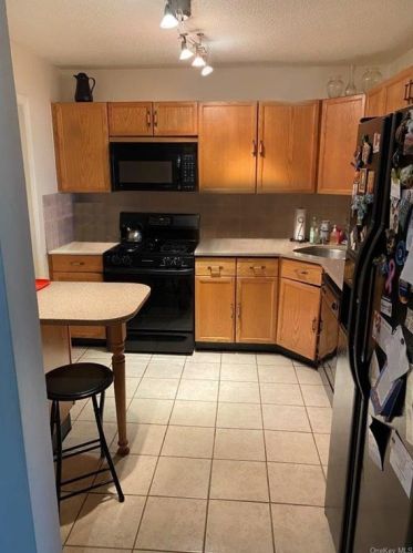 47 Jonathan Dr, Mahopac, NY 10541-2207