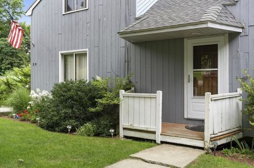 39 Steele St, Worcester MA  01607-1529 exterior