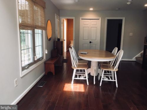 10001 Beacon Pond Ln, Springfield, VA 22015-3747