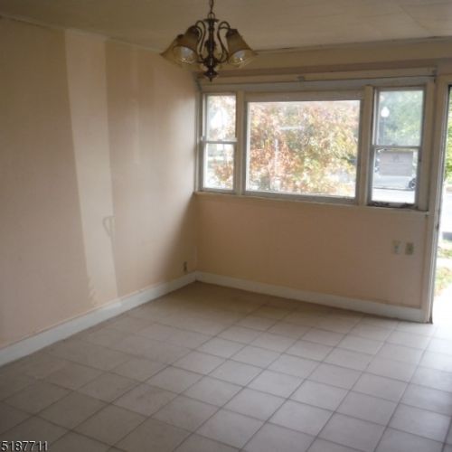 708 Chestnut St, Roselle, NJ 07203-1948