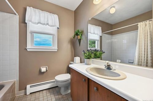 9 New Castle Dr, Washingtonville NY  10992-1735 exterior