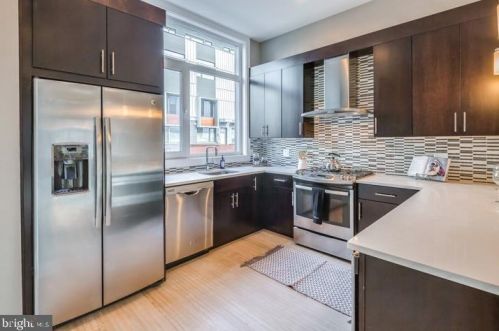 1102 American St, Philadelphia, PA 19123-1514