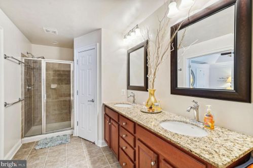 502 Red Raspberry Ter, Leesburg VA 20175-5427 exterior