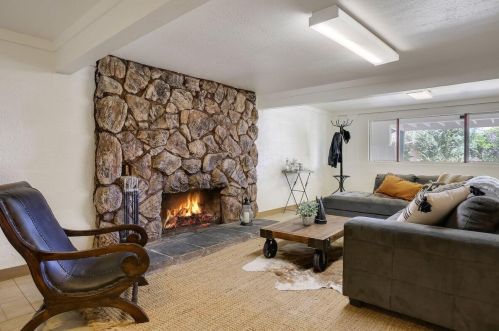 1040 Veronica Springs Rd, Santa Barbara CA  93105-4532 exterior