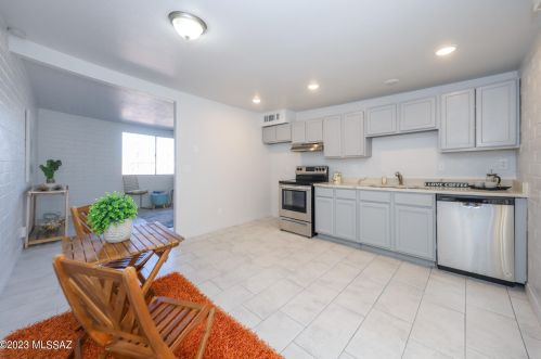 4040 Lazy Palm Dr, Tucson AZ 85730-3817 exterior