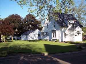 370 Jackson Ave, Brewster, OH 44613-1118