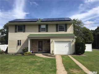 109 Hammond Rd, South Setauket, NY 11720-2856