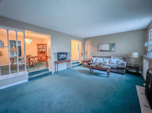 380 Hazel Dr, Pittsburgh, PA 15228-2131
