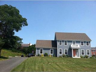 121 Greystone Ter, Portsmouth, RI 02871-2502