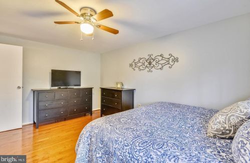 2308 Whitetail Ct, Herndon VA  20191-3018 exterior