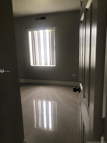 1481 9th Ct, Hialeah FL  33010-3331 exterior