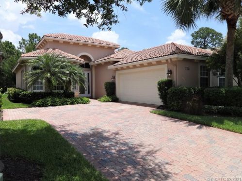 7221 Maidstone Dr, Fort Pierce, FL 34986-3343