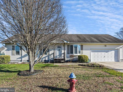 211 1st St, Farmington, DE 19950-9450
