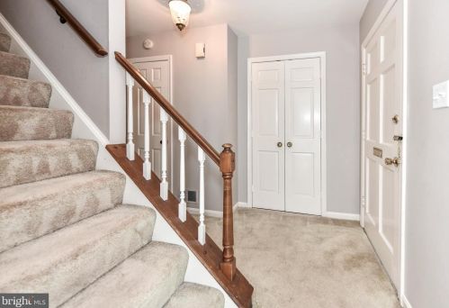 2050 Hopewood Dr, Falls Church, VA 22043-1836
